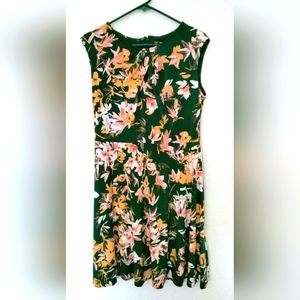 Women's Maggie London Dress Sz 12P Green w/ Floral Print